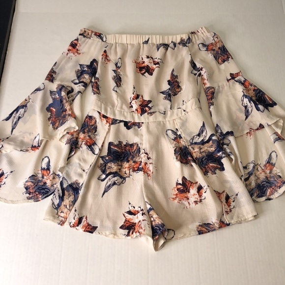 The Clothing Company Women’s Floral Off-Shoulder Flare Sleeve Romper Size M - Picture 9 of 13
